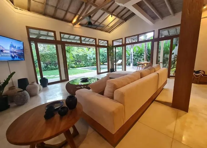 Savvy Villa, A Tranquil Oasis & Walk To The Beach